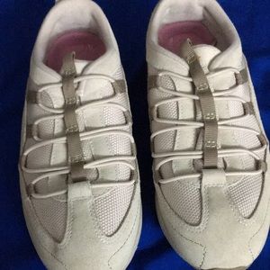 EASY SPIRIT USE SIZE 7.5 WW Beige